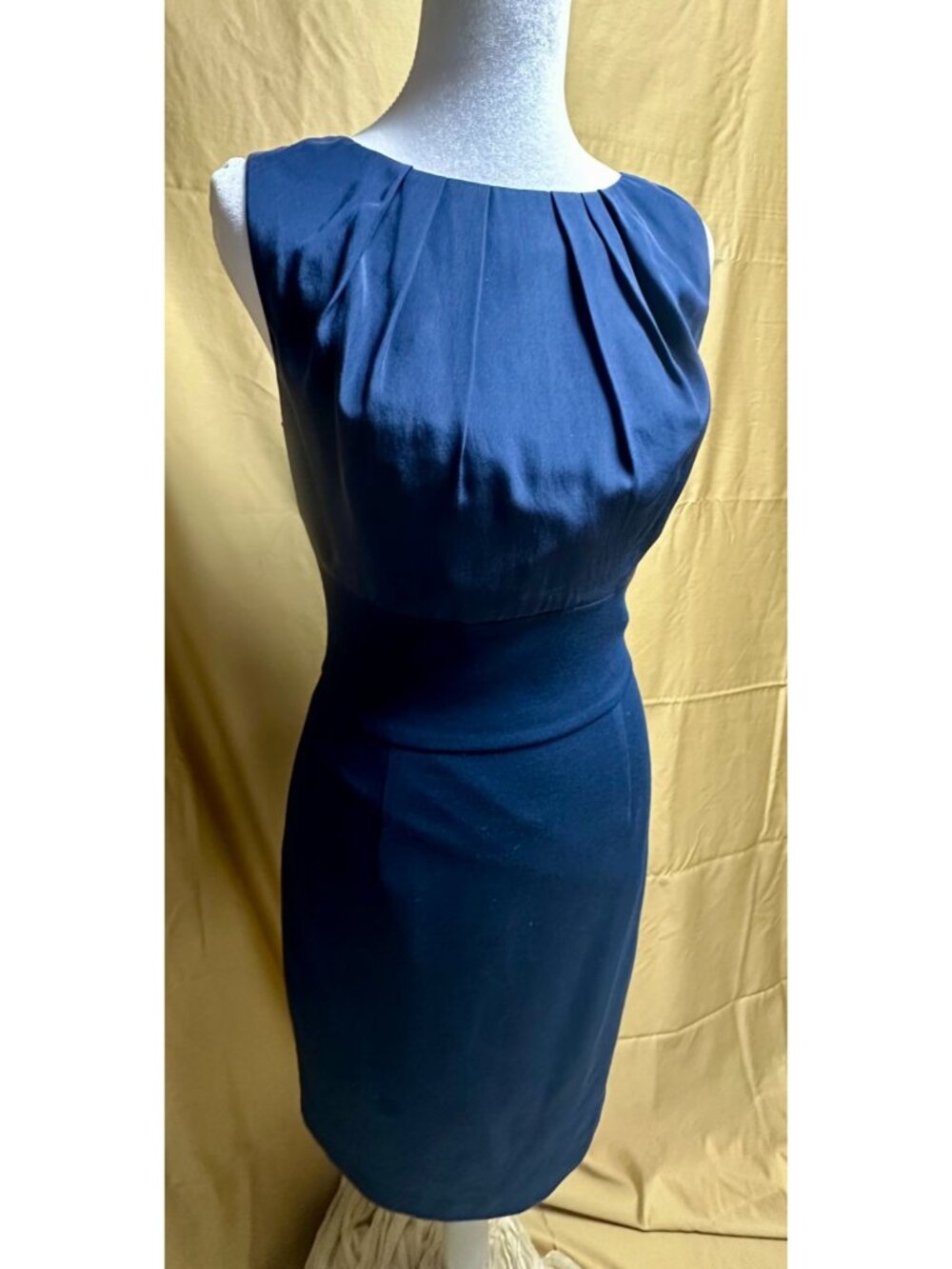 Simple and Classic TRINA TURK size 2 Navy Blue Lined Sheath Dress